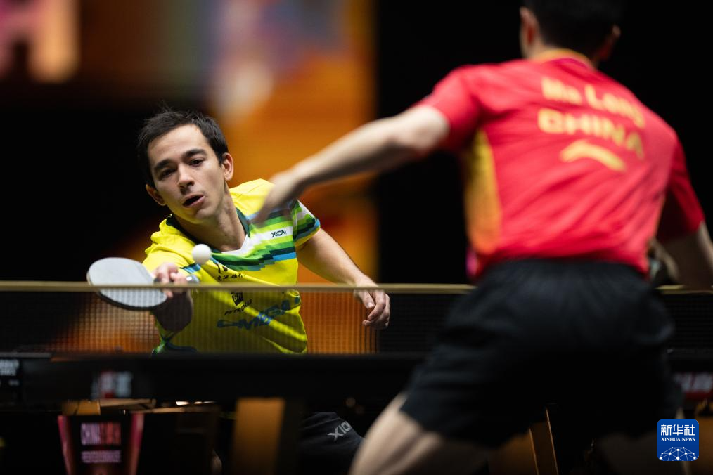 是其背后的 是其背后的